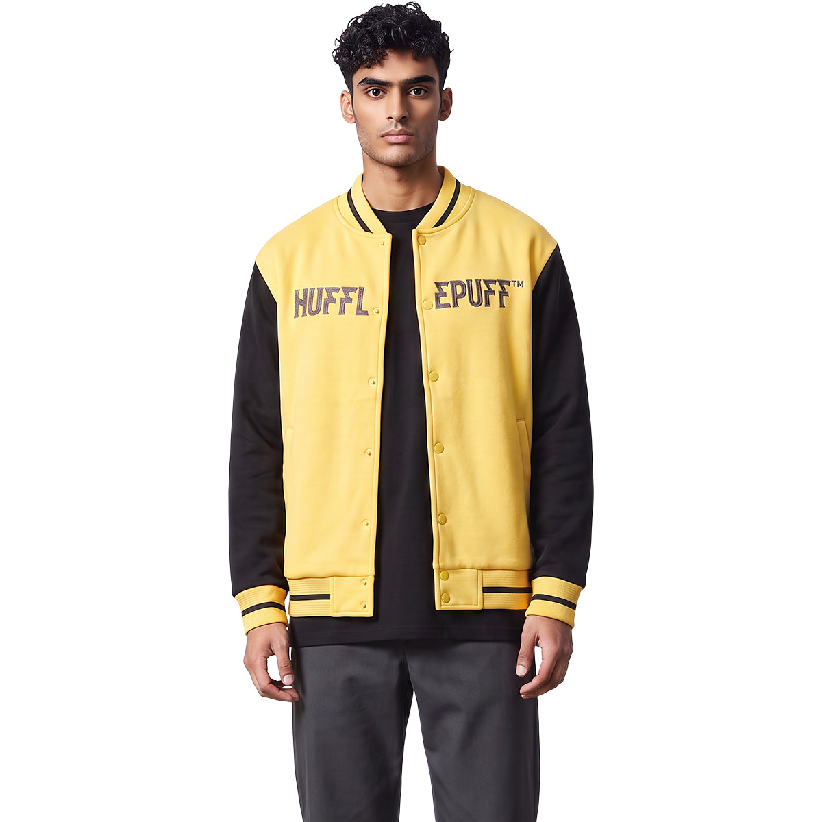 HARRY POTTER – HUFFLEPUFF-HAUSNAME – Baseballjacke, dunkelgelb mit silbernen Kontraststreifen A